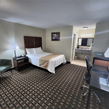 Travelodge By Wyndham Jackson I-40 Exit 82 Экстерьер фото