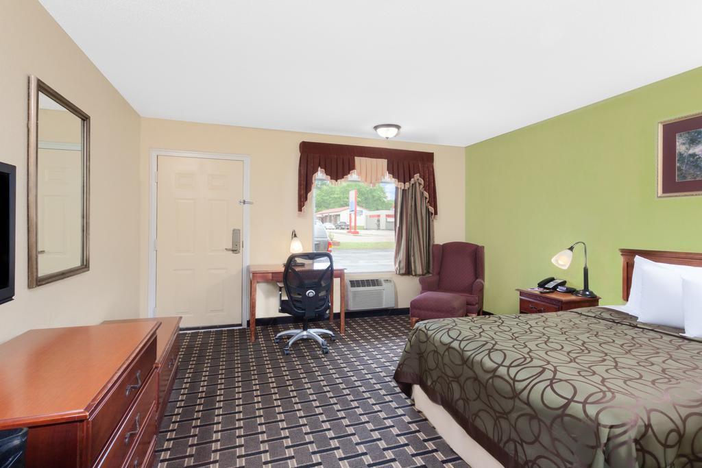 Travelodge By Wyndham Jackson I-40 Exit 82 Экстерьер фото