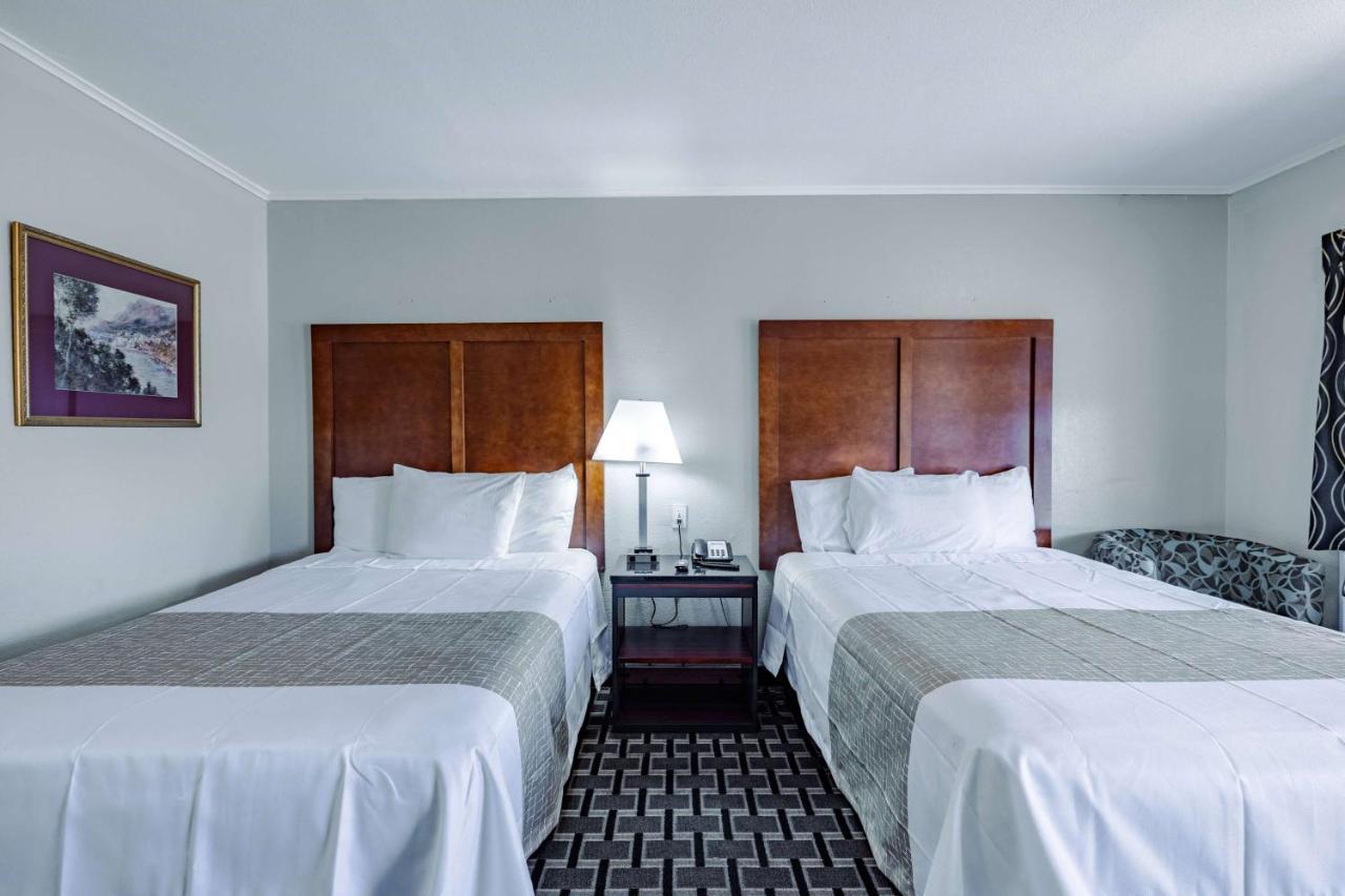 Travelodge By Wyndham Jackson I-40 Exit 82 Экстерьер фото