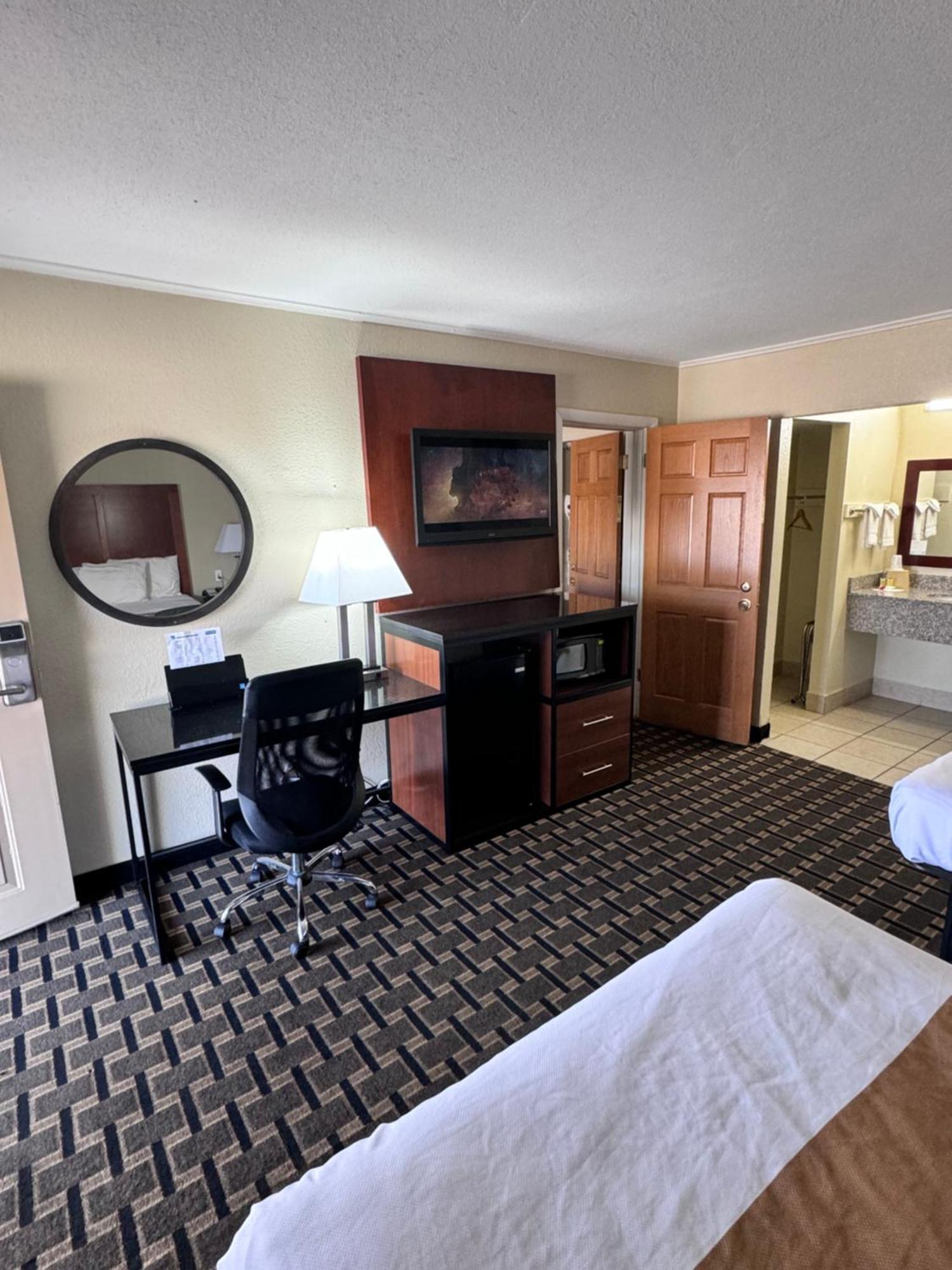 Travelodge By Wyndham Jackson I-40 Exit 82 Экстерьер фото